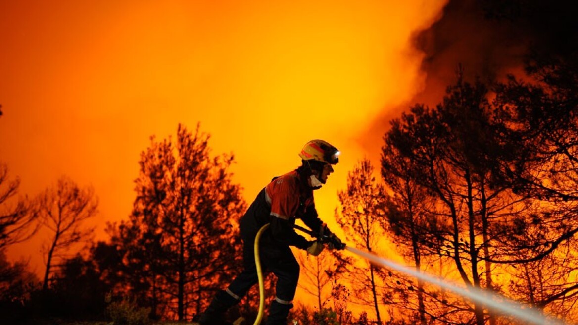 Ισπανία: Χιλιάδες πολίτες απομακρύνθηκαν από τα σπίτια τους λόγω πυρκαγιάς